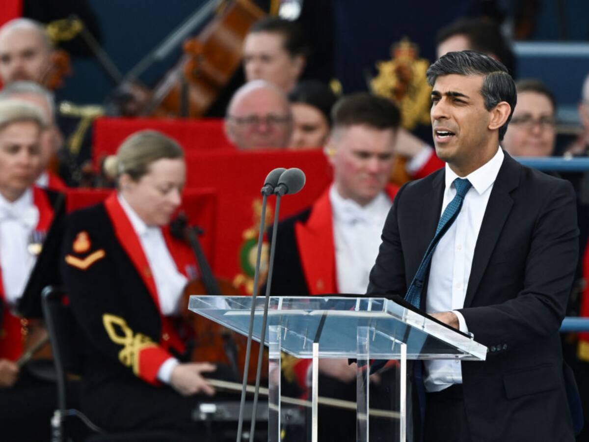 Sunak se disculpó por no haberse quedado durante toda la ceremonia del Día D