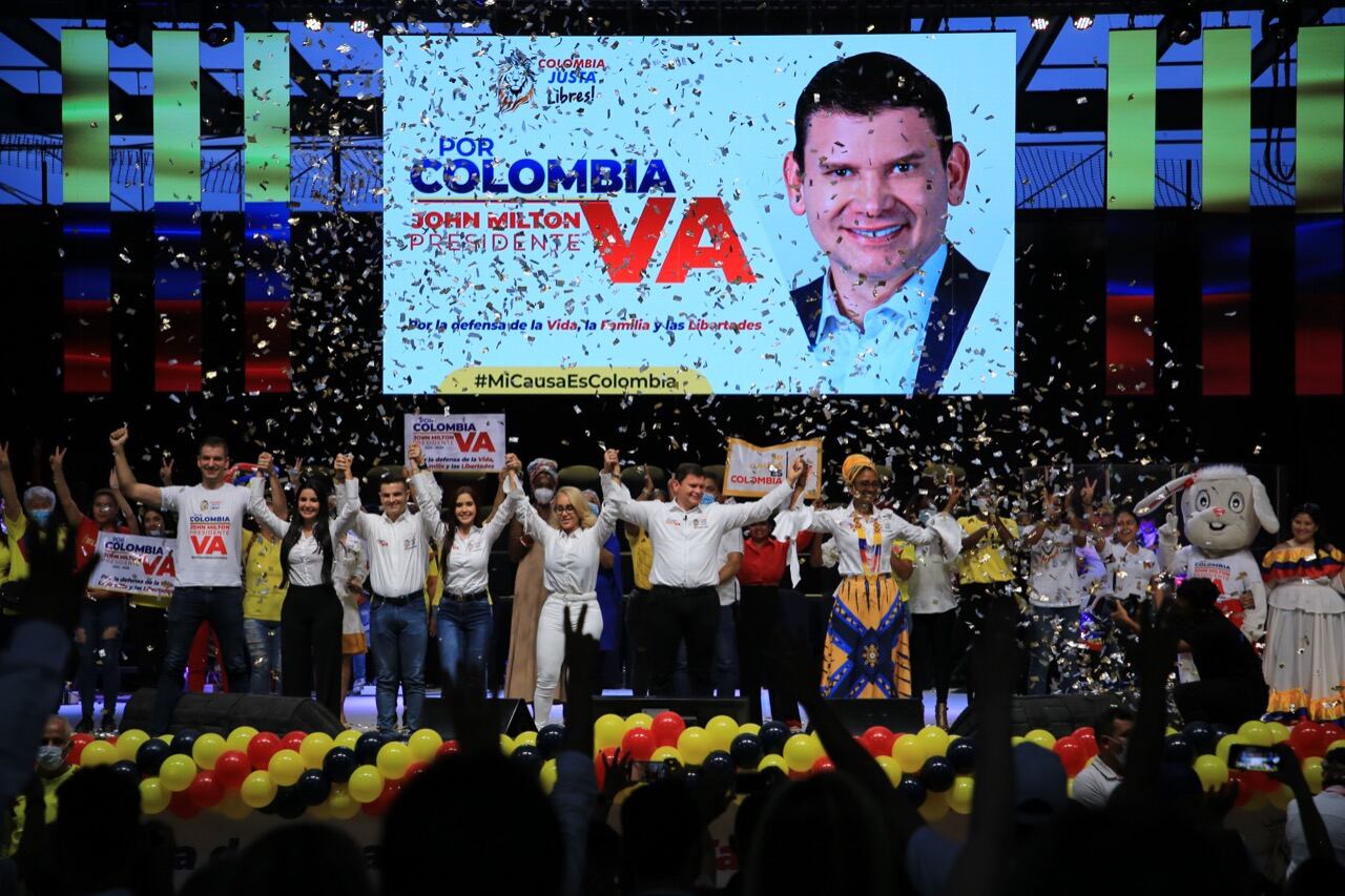 BOGOTÁ- En Cali, el candidato presidencial por el movimiento cristiano Colombia Justa Libres, hizo el lanzamiento de su campaña (Colprensa).