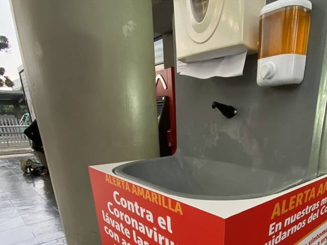 Ya funcionan los 21 lavamanos portátiles instalados en las estaciones de Transmilenio