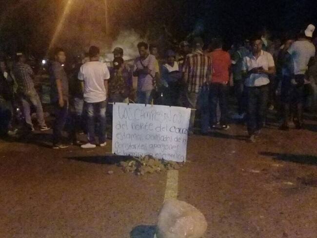 Comunidades bloquean vía y protestan en el norte del Cauca. Foto: Alcaldía de Corinto