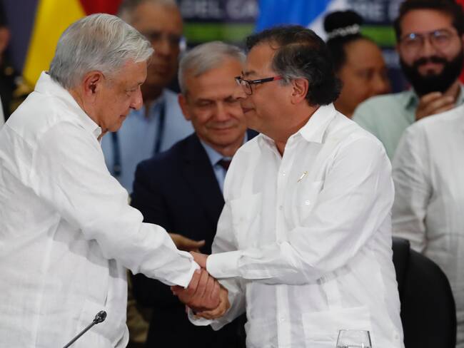 Presidente de México, Andrés Manuel López Obrador y el presidente Gustavo Petro. EFE/ Ernesto Guzmán