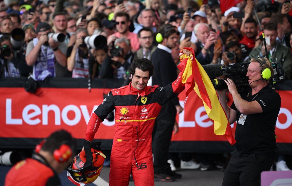 Piloto español Carlos Sainz en el Gran Premio de Gran Bretaña. (Photo by JUSTIN TALLIS / AFP) (Photo by JUSTIN TALLIS/AFP via Getty Images)