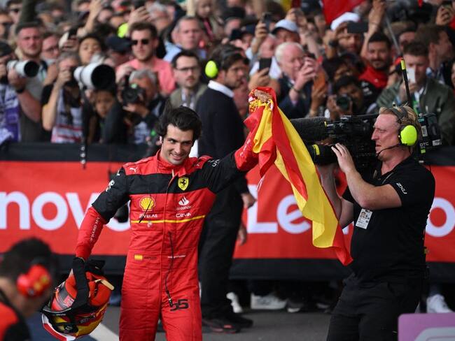 Piloto español Carlos Sainz en el Gran Premio de Gran Bretaña. (Photo by JUSTIN TALLIS / AFP) (Photo by JUSTIN TALLIS/AFP via Getty Images)