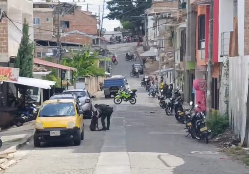 Una de las cargas detonó a pocos metros de las instalaciones policiales, la alcaldía y el palacio de justicia. Crédito: Suministrada.