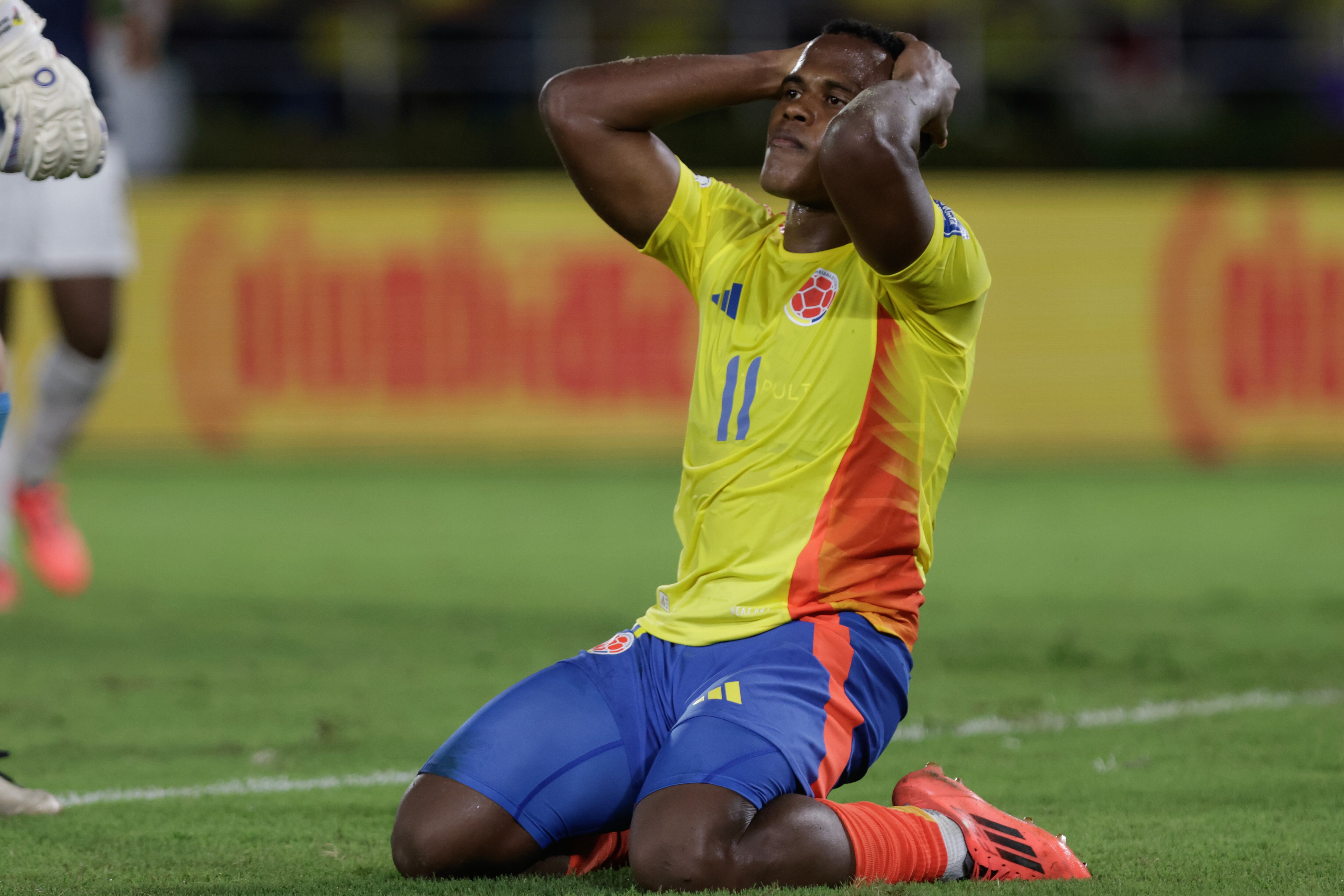 Jhon Arias de Colombia reacciona este martes, en un partido de las eliminatorias sudamericanas para el Mundial de 2026 entre Colombia y Ecuador en el estadio Metropolitano de Barranquilla (Colombia) . EFE/ Ricardo Maldonado Rozo