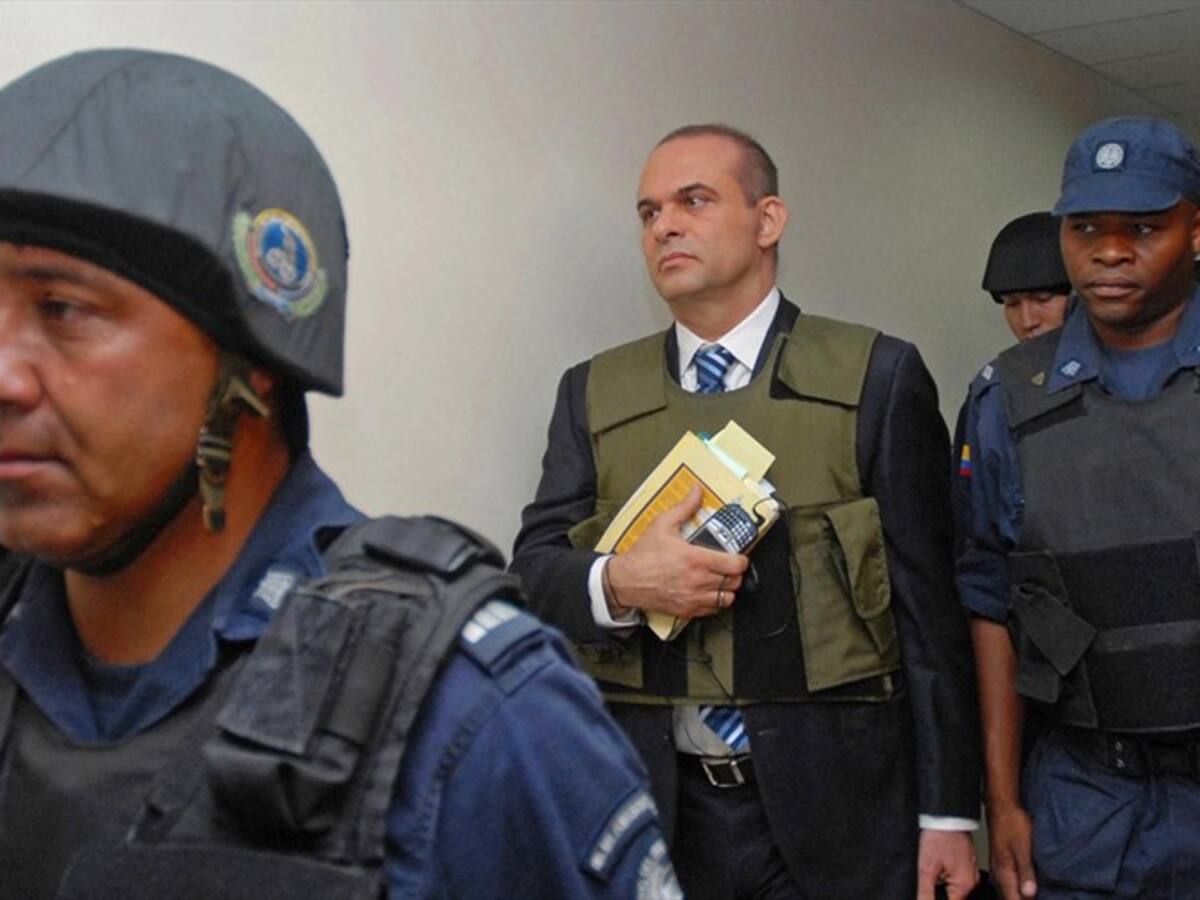 Hubo equivocaciones en solicitudes de extradición de Salvatore Mancuso: Juan David Vélez