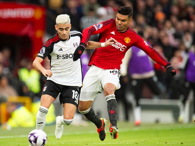 Manchester (United Kingdom), 24/02/2024.- Casemiro of Manchester United (R) in action with Andreas Pereira of Fulham during the English Premier League match between Manchester United and Fulham FC, in Manchester, Britain, 24 February 2024. (Reino Unido) EFE/EPA/PETER POWELL EDITORIAL USE ONLY. No use with unauthorized audio, video, data, fixture lists, club/league logos, &#039;live&#039; services or NFTs. Online in-match use limited to 120 images, no video emulation. No use in betting, games or single club/league/player publications.