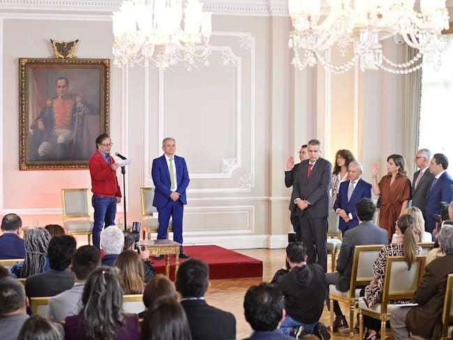 Gustavo Petro posesionó a los nuevos miembros de su gabinete y funcionarios.