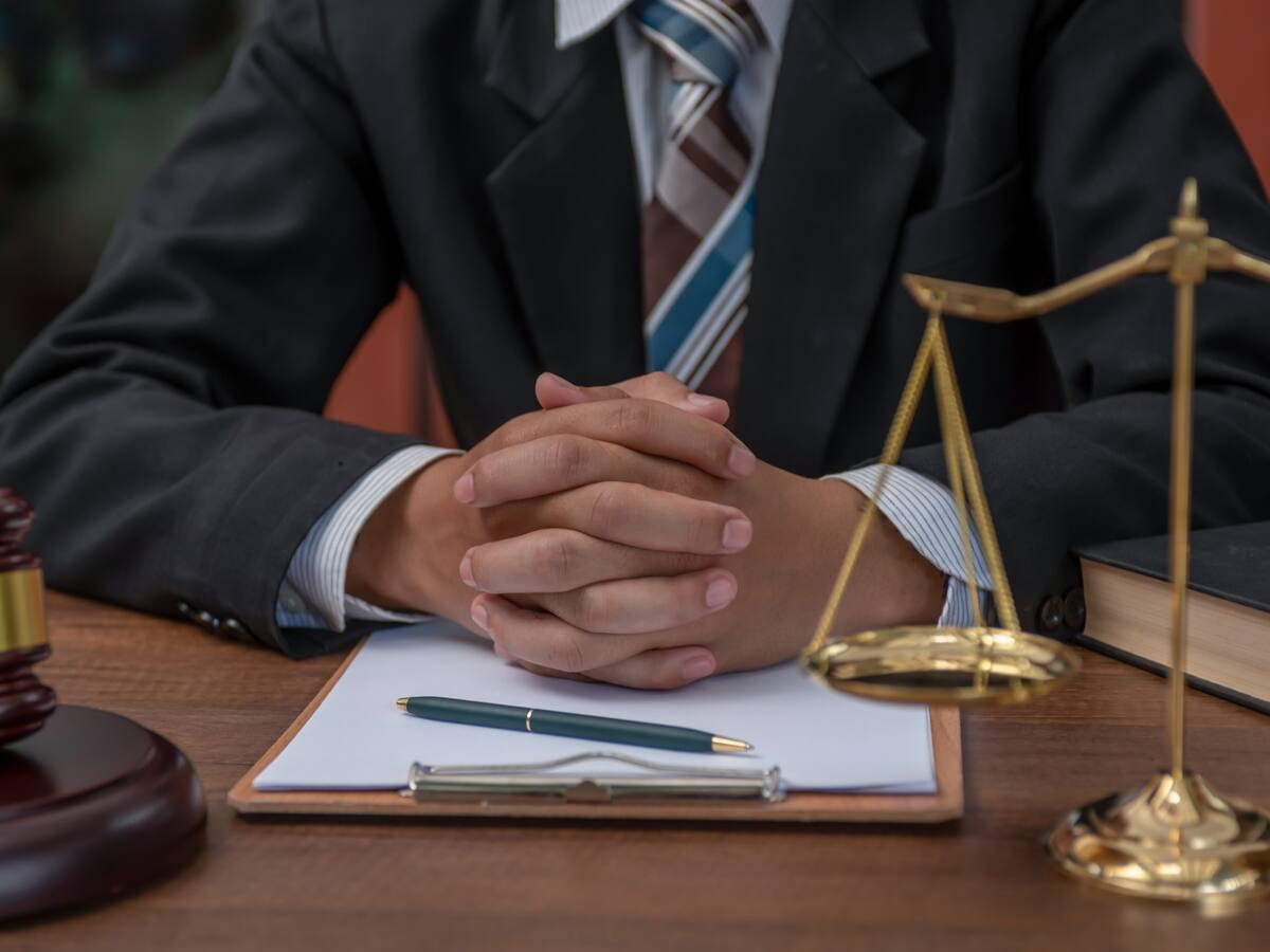 Qué verifican con la tarjeta profesional de abogado en Colombia: sanciones, vigencia y más