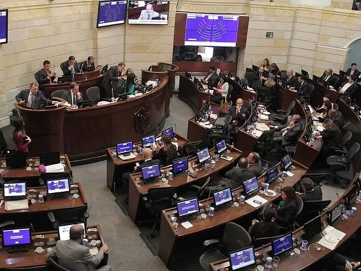 Gobierno estudia convocar al Congreso a sesiones extraordinarias