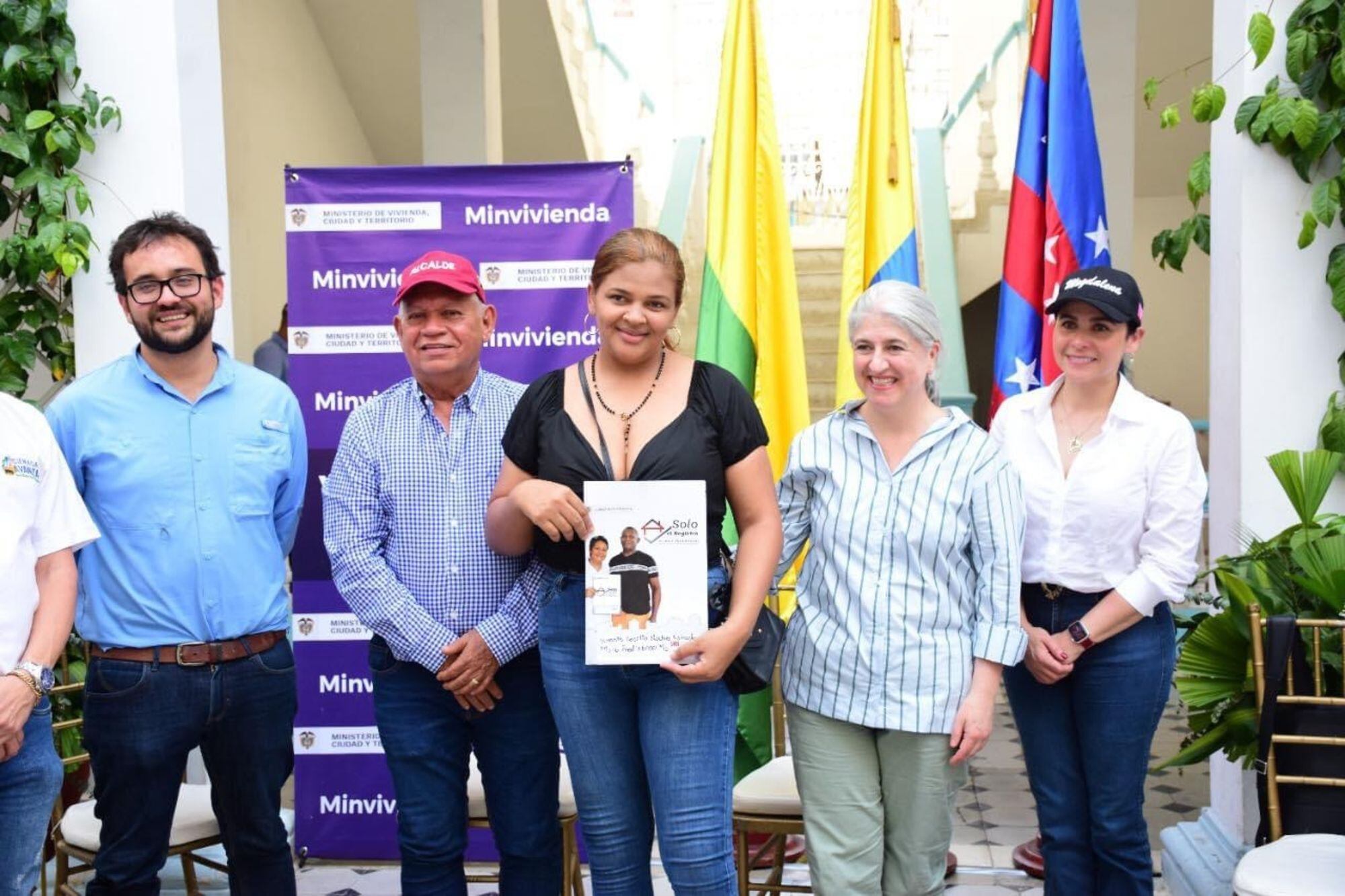 Entrega de títulos de propiedad en Ciénaga, Magdalena / Alcaldía 