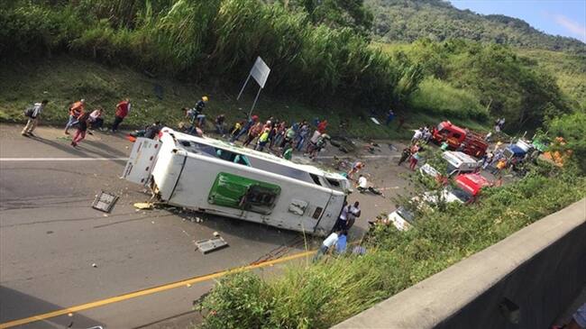 Nueve fallecidos deja accidente de bus en el que viajaba equipo de baloncesto del Darién. Foto: Erika Rebolledo