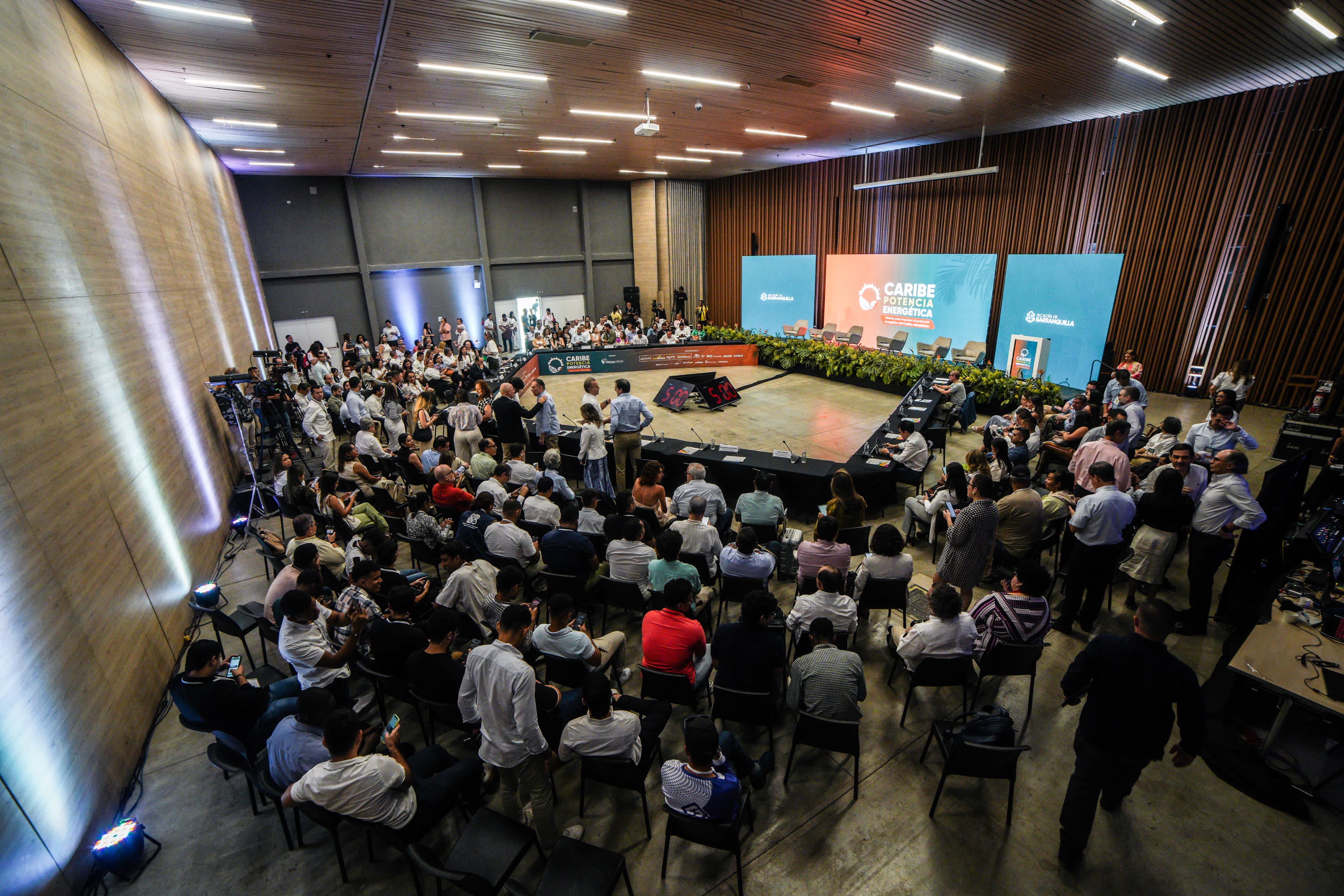 Diferentes sectores concordaron  en lanecesidad de trabajar de la mano con todos los actores que confluyen en la misma dinámica para abordar los desafíos del sector energético. | Foto: Caracol Radio