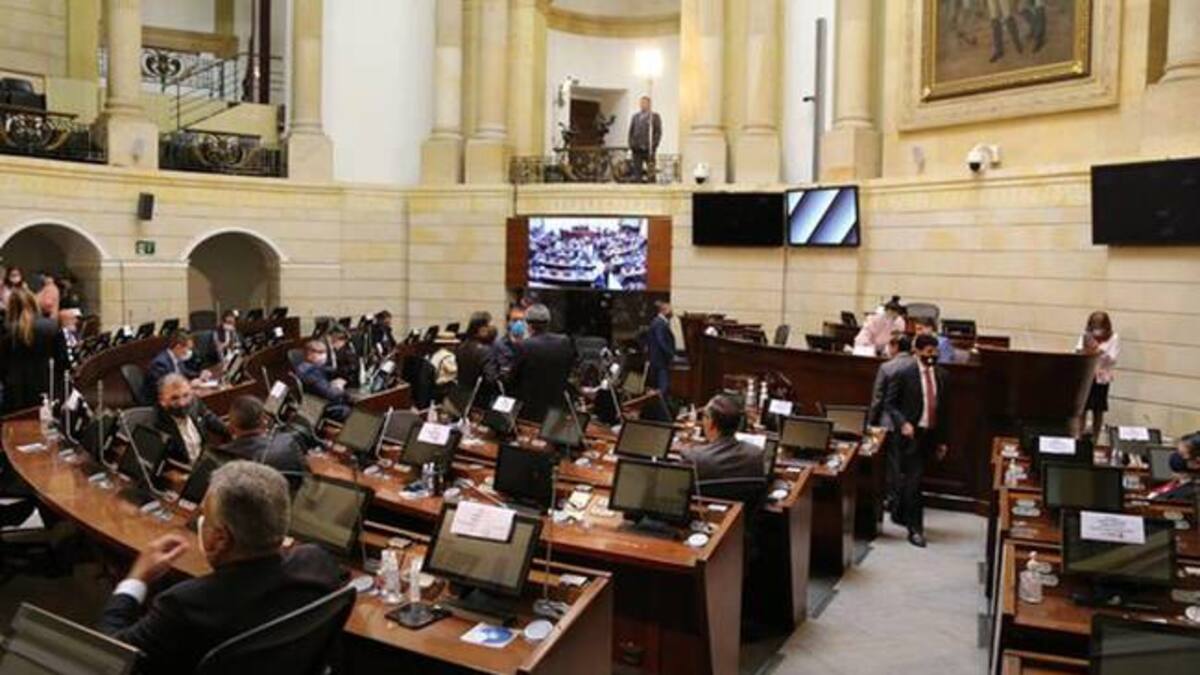 ¿Se acaba la guachafita en el Congreso? El proyecto que reduce salarios y vacaciones