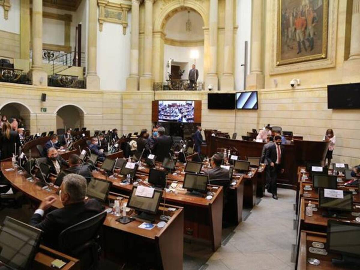 ¿Se acaba la guachafita en el Congreso? El proyecto que reduce salarios y vacaciones