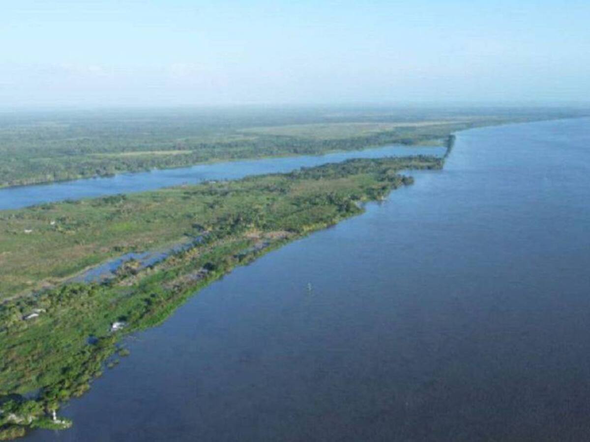 Viviendas a orillas del río Magdalena en el sur de Bolívar están en riesgo de desaparecer