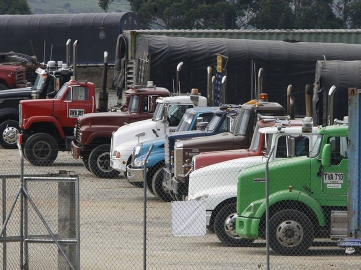 Supertransporte formuló cargos contra tres empresas desintegradoras de vehículos