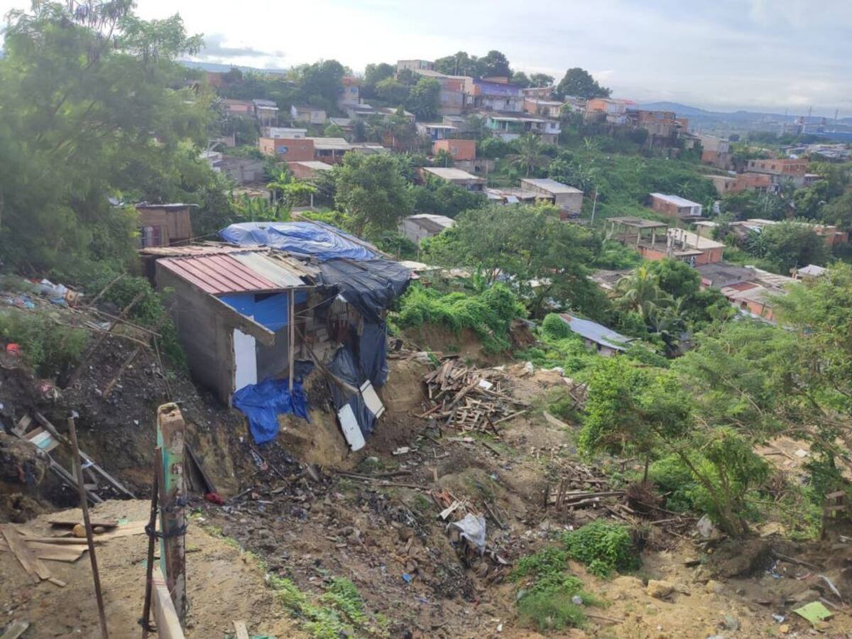 Desaparecen 11 casas tras deslizamiento en dos barrios de Cartagena