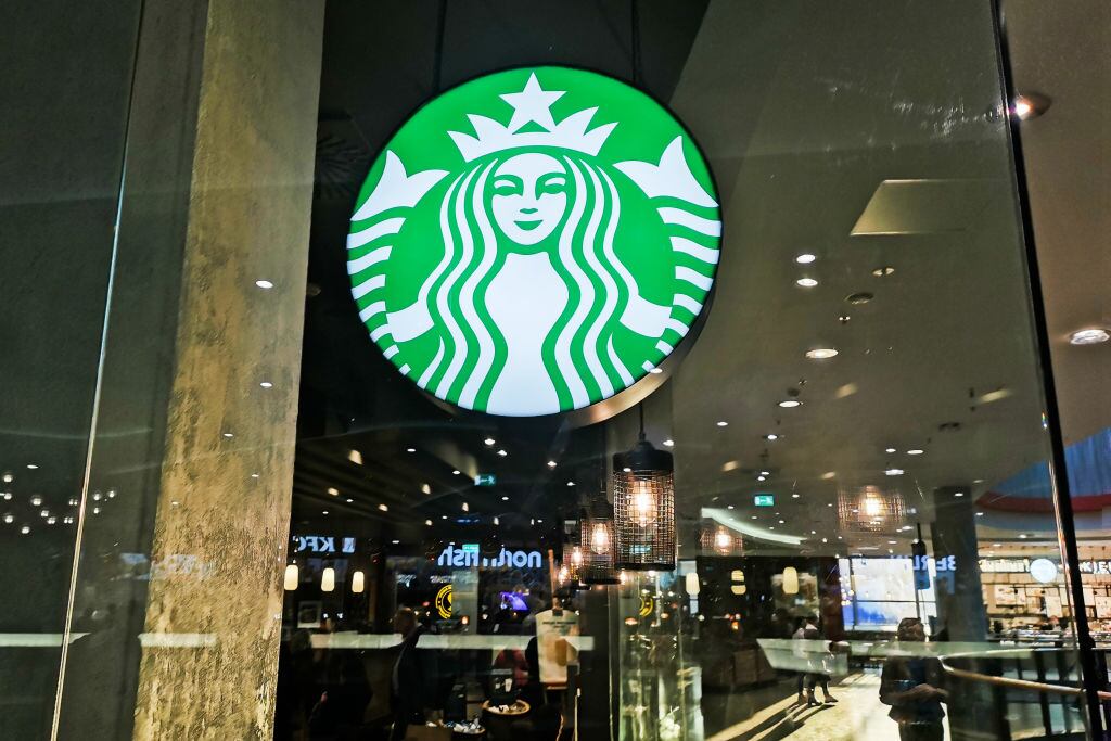 La cadena de cafeterías Starbucks anunció que asumirá el costo de los viajes en Estados Unidos de aquellas empleadas que quieran abortar, así como los de los trabajadores que se sometan a procedimientos de reasignación de género