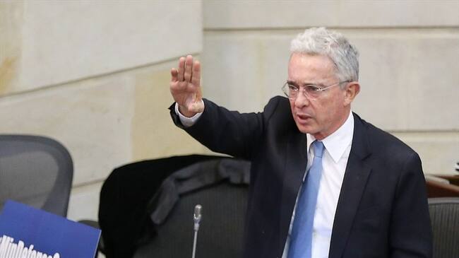 Álvaro Uribe aseguró que esta medida permite proteger vidas y recuperar más rápido la economía. Foto: Colprensa