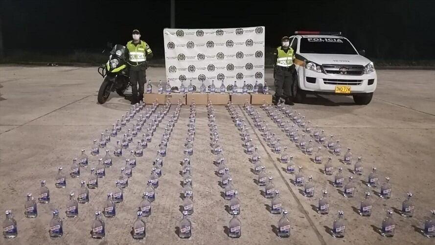 Incautan más de 100 botellas de licor adulterado en Córdoba. Foto: Cortesía Prensa Policía