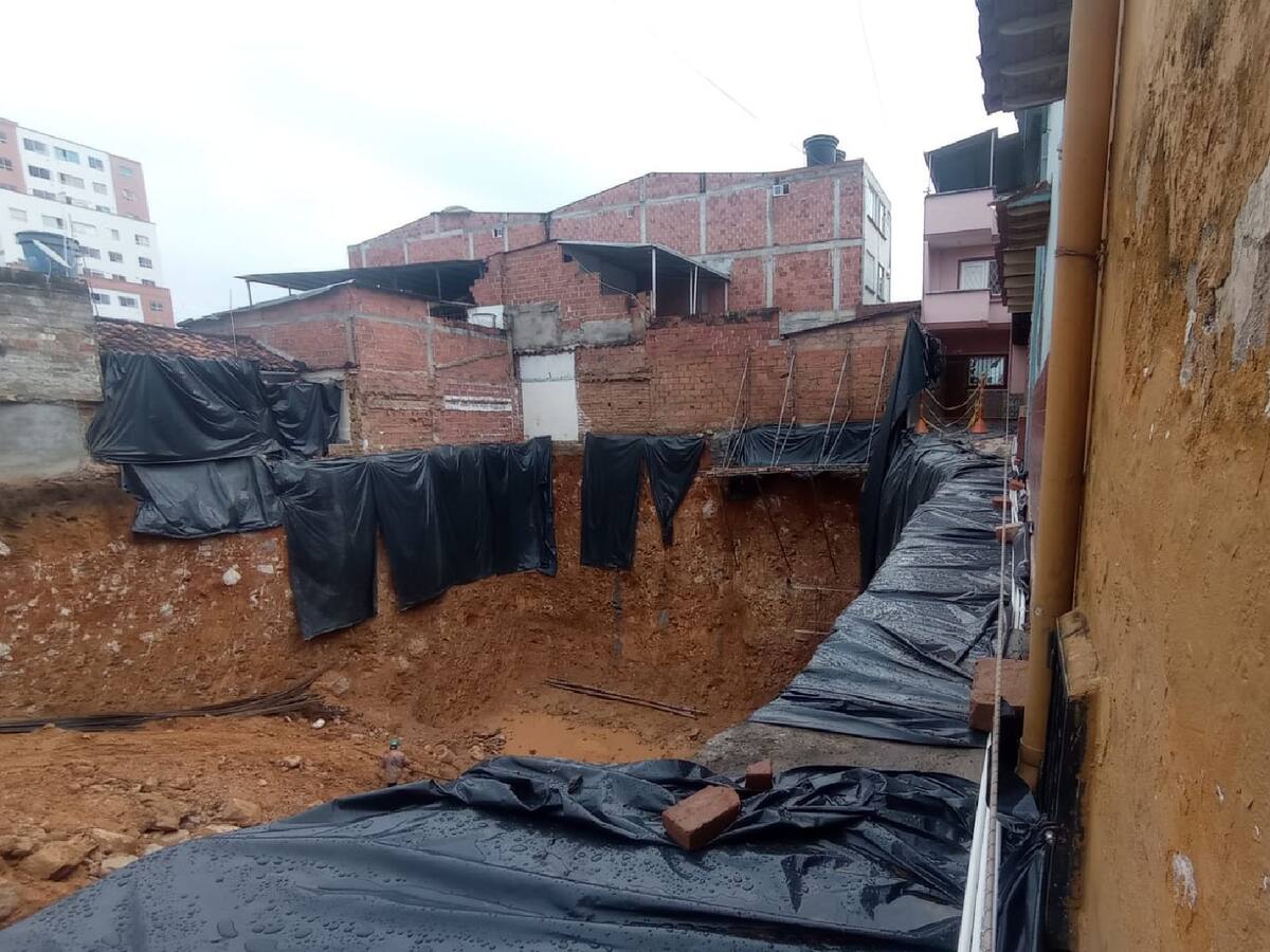 Personas deben salir con arnés tras colapso de una calle en Bucaramanga