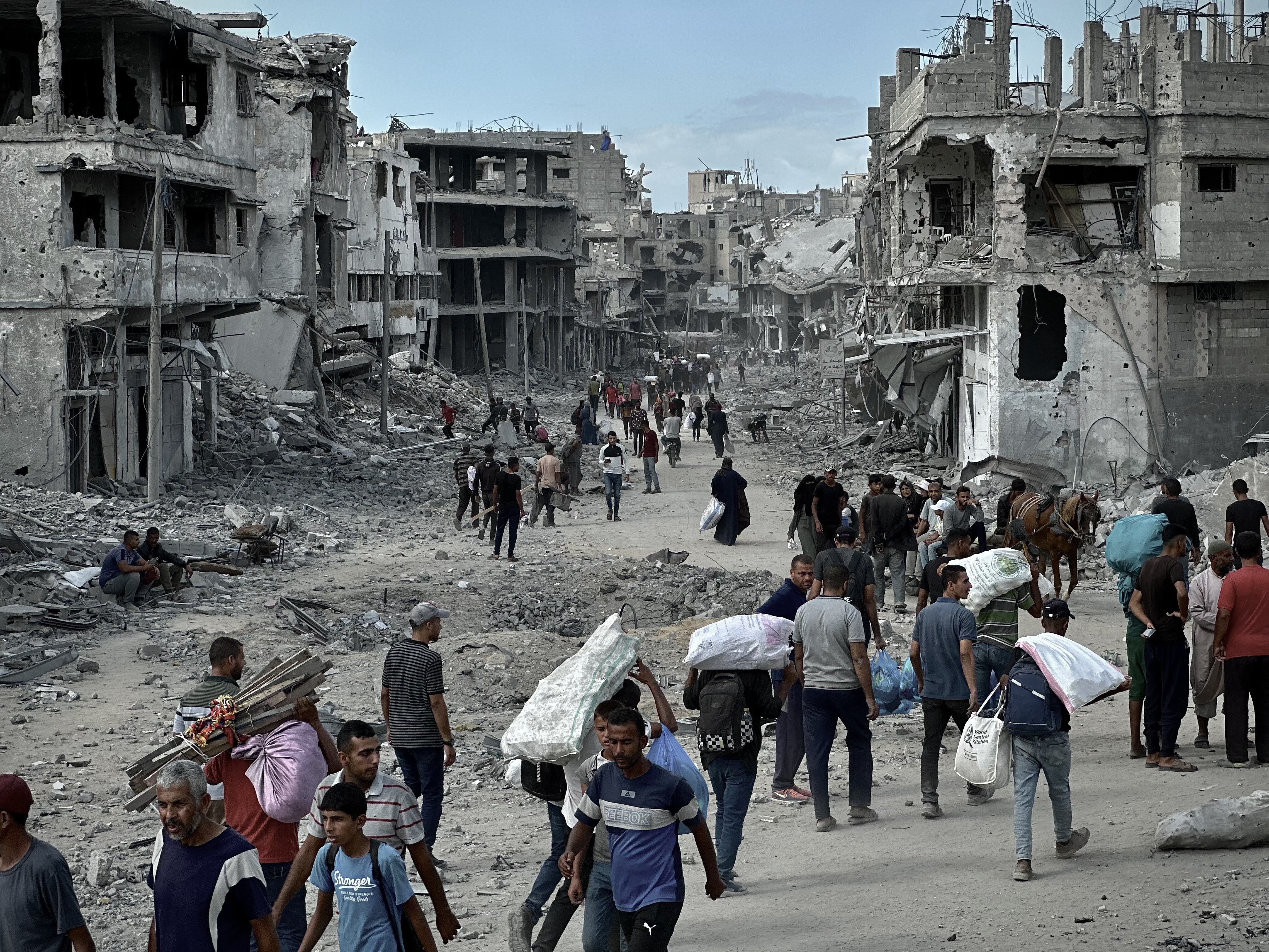 Palestinos movilizandose después de firma de alto al fuego. Foto: Doaa Albaz/Anadolu via Getty Images