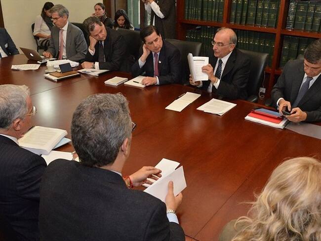 Reunión entre Gobierno y voceros del "No" culminó sin consenso