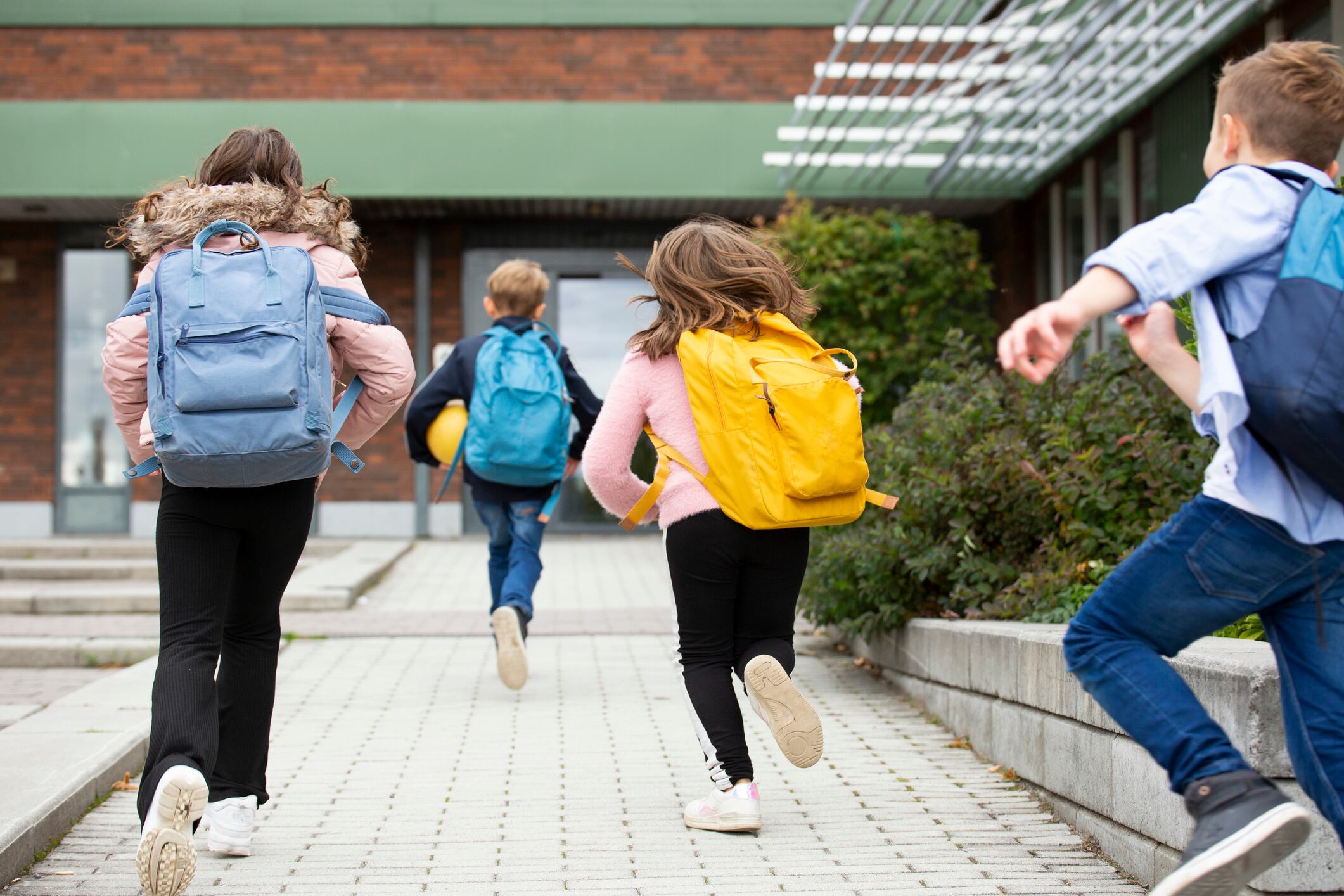 Niños saliendo a vacaciones, imagen de referencia. Foto: Getty Images.