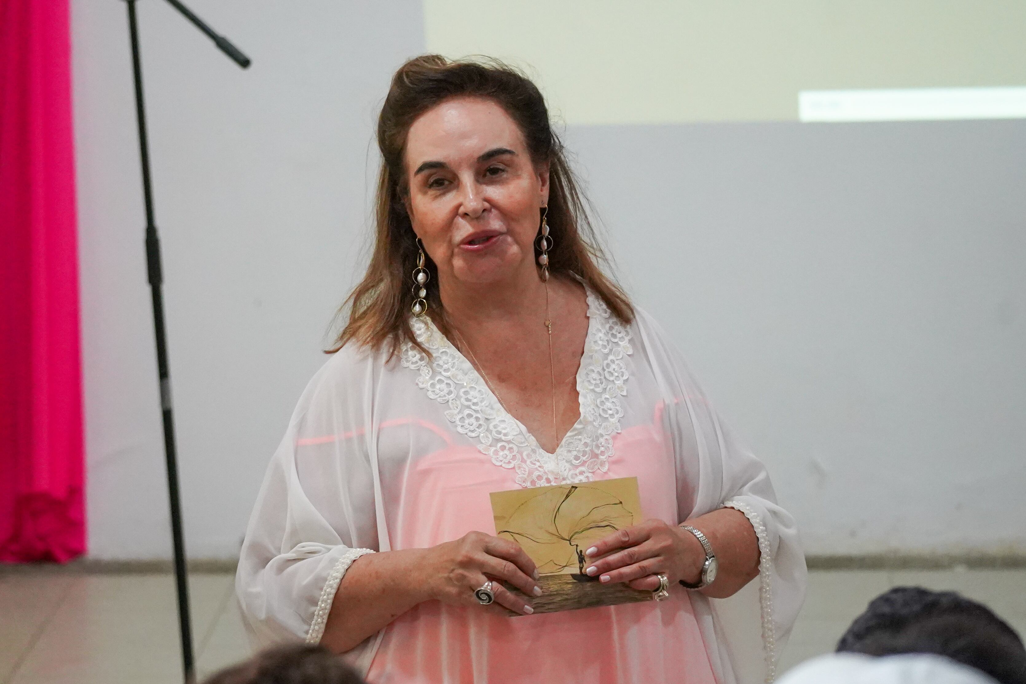 Alejandra, hija de Leo Matiz en el Festival Macondo 2025, dio detalles sobre la vida del emblemático fotógrafo, se relación con la naturaleza, las mujeres y el periodismo. I Foto: W Radio Colombia.