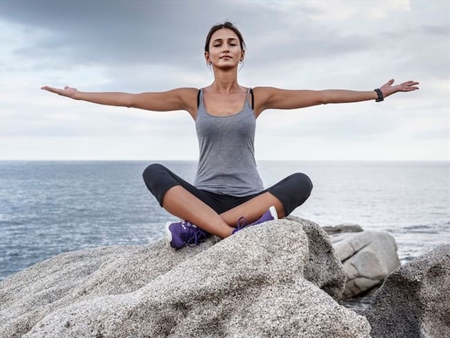 Experta explica los beneficios que genera practicar yoga para la salud