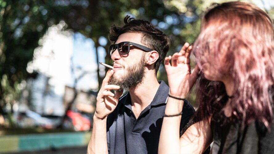 El proyecto busca proteger a los niños, niñas, adolescentes y adultos mayores de la exposición al humo de tabaco y sus derivados. Foto: Getty Images / FG TRADE