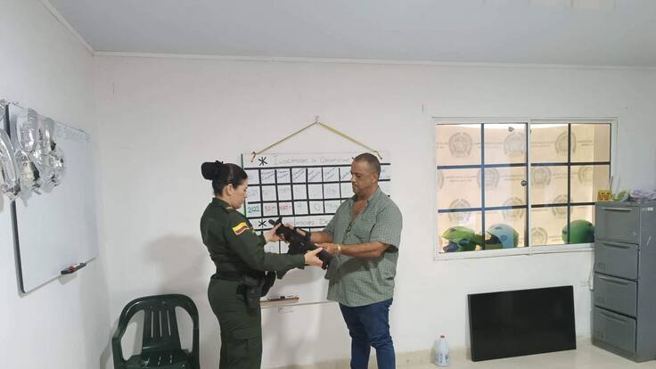 Hombre hace disparos al aire con fusil en Salamina, Magdalena