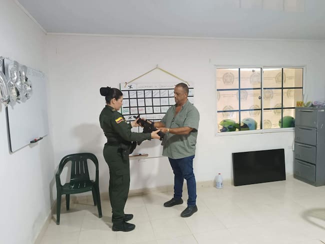 Hombre hace disparos al aire con fusil en Salamina, Magdalena