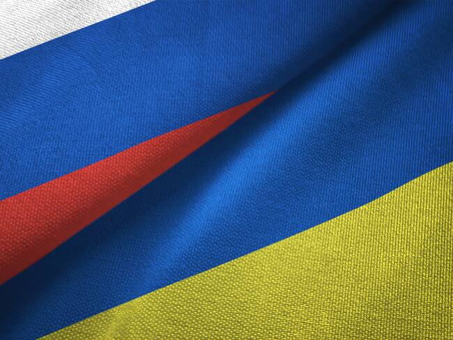 Imagen de referencia de la bandera rusa y ucraniana. I Foto: Getty Images.