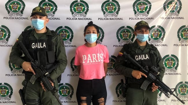 La joven fue capturada la noche del miércoles en el peaje que está antes de llegar al nuevo Puente Pumarejo. Foto: Cortesía.