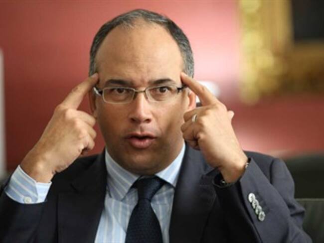 Secretario general del Senado gana más que un ministro: Minhacienda