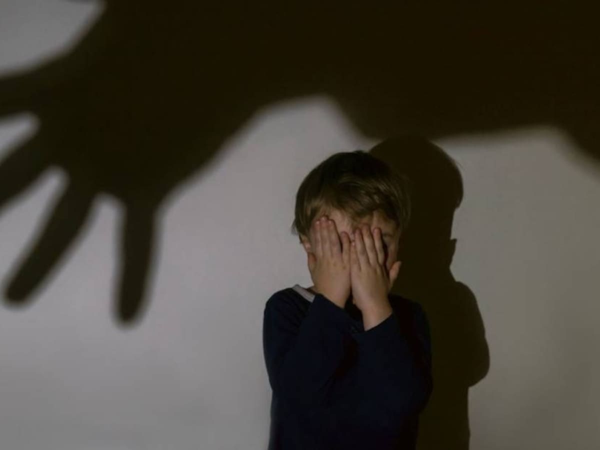 Indagan caso de dos menores que eran encadenados por sus padres en el Atlántico