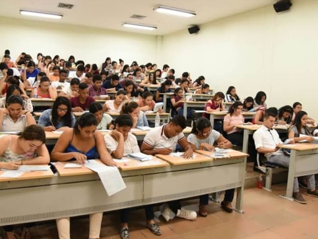 Jóvenes presentando examen en Universidad del Magdalenta. Foto: Pagina Unimagdalena