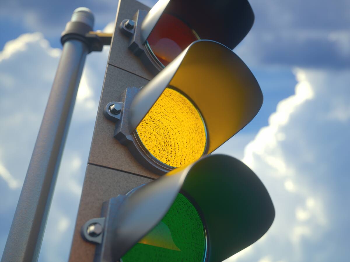 Ojo: esta es la multa por pasarse un semáforo en amarillo