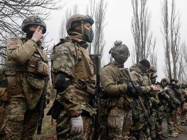 Entrenamiento de civiles cerca de Kiev, Ucrania.. EFE/EPA/SERGEY DOLZHENKO