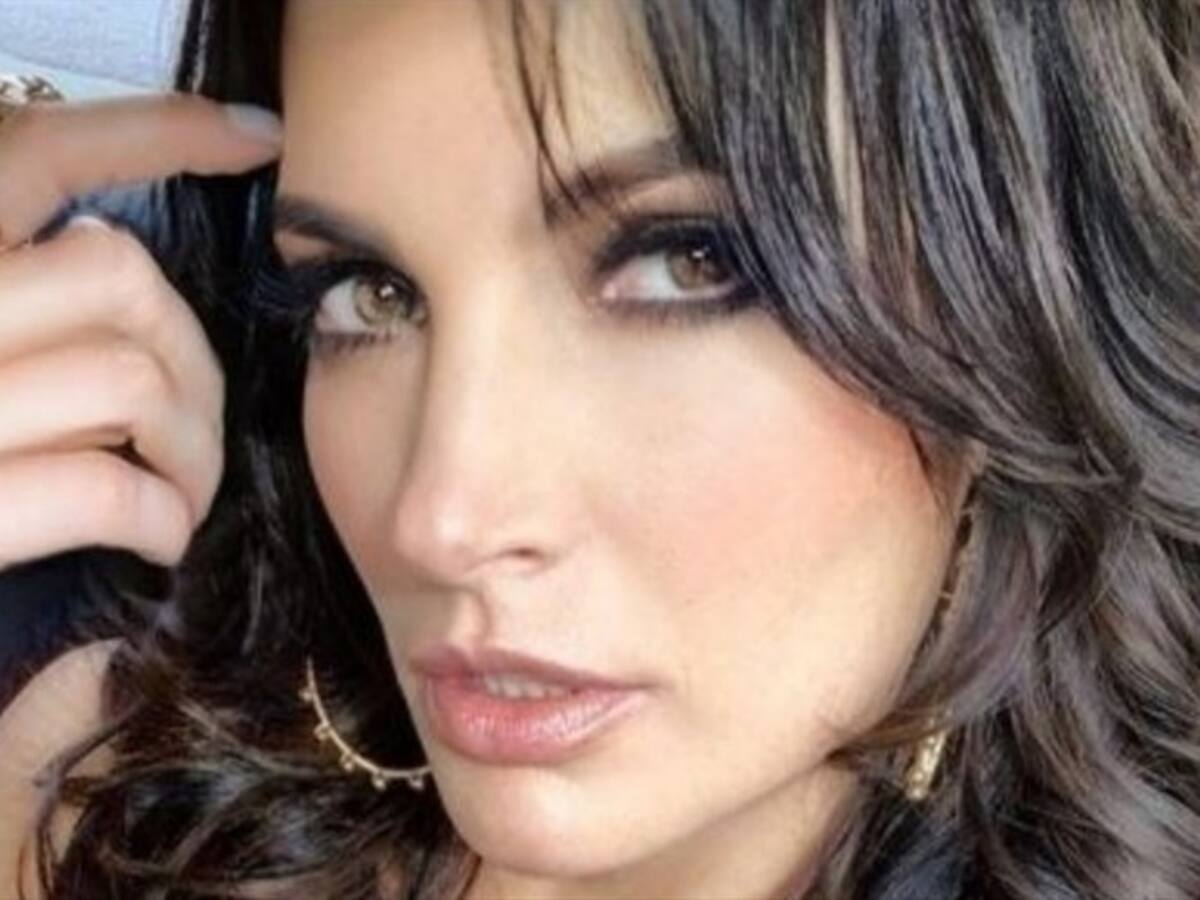 Juliana Galvis enamoró a sus seguidores con diminuto bikini plateado