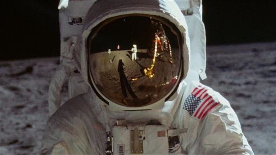 En julio de 1969 tres hombres, Neil A. Armstrong, Edwin E. Aldrin Jr. y Michael Collins, fueron los primeros humanos en aterrizar en la luna. Foto: Piece of Magic Entertainment- Handout Agencia Anadolu