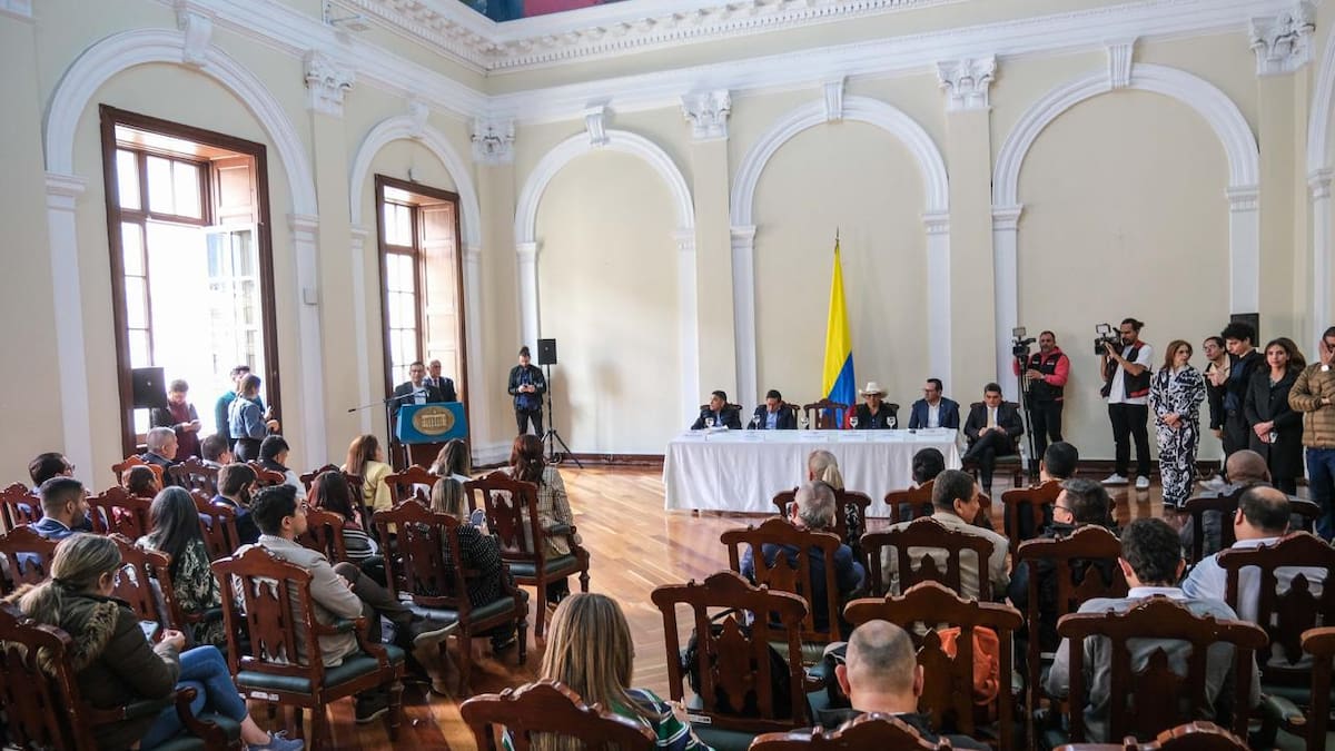 Con carta, más de 100 influyentes personajes piden parar por proyecto de autonomía regional