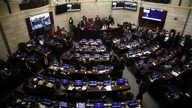 En un debate de control político en la Comisión Séptima del Senado, el director de la Asociación Colombiana de Hospitales y Clínicas, Juan Carlos Giraldo, le pidió a las ARL. Foto: Colprensa