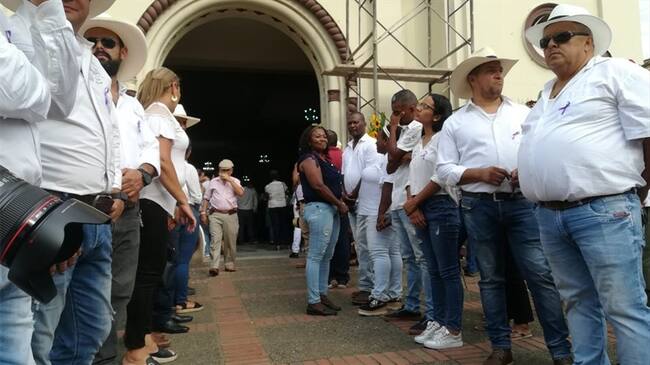 Familiares de los fallecidos recibieron sus restos en la sede de Medicina Legal en Cali y los trasladaron a sus lugares de origen donde se efectuaron actividades simbólicas . Foto: Cortesía Santiago Saldarriaga