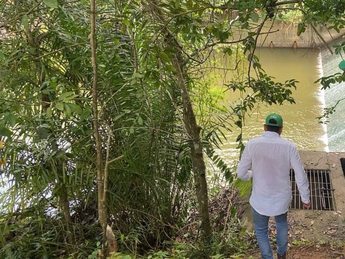 Por derrame de petróleo, Cimitarra completó tres días sin agua