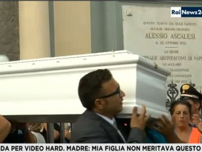 El funeral de Tiziana fue emitido en vivo por televisión, el 15 de septiembre de 2016. . Foto: BBC Mundo