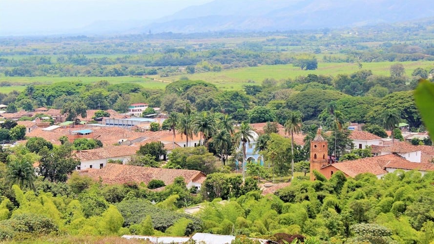 En la vía entre Caloto y El Palo se reforzaron las medidas de seguridad ante la presencia de disidencias que instalaron retén ilegal.. Foto: Ferney Meneses Gutiérrez