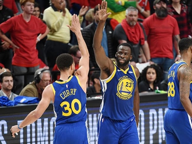 Warriors vencen a Blazers 119-117 en tiempo extra y avanzan a final de la NBA. Foto: Getty Images